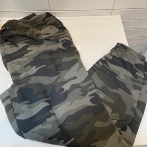 Wild Fable camo joggers